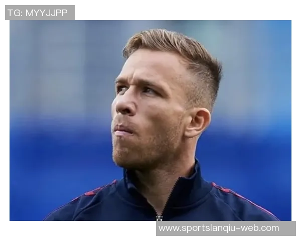 斯基拉报道18岁中场派斯冬窗有望重返切尔西离开斯特拉斯堡