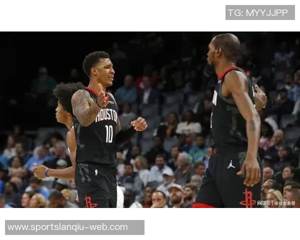 火箭半场领先鹈鹕小史密斯表现出色阿门贡献稳定普尔状态低迷
