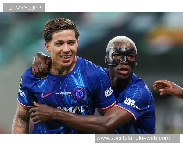 蓝军官方公布十月最佳进球候选凯塞多吉滕斯精彩射门引关注